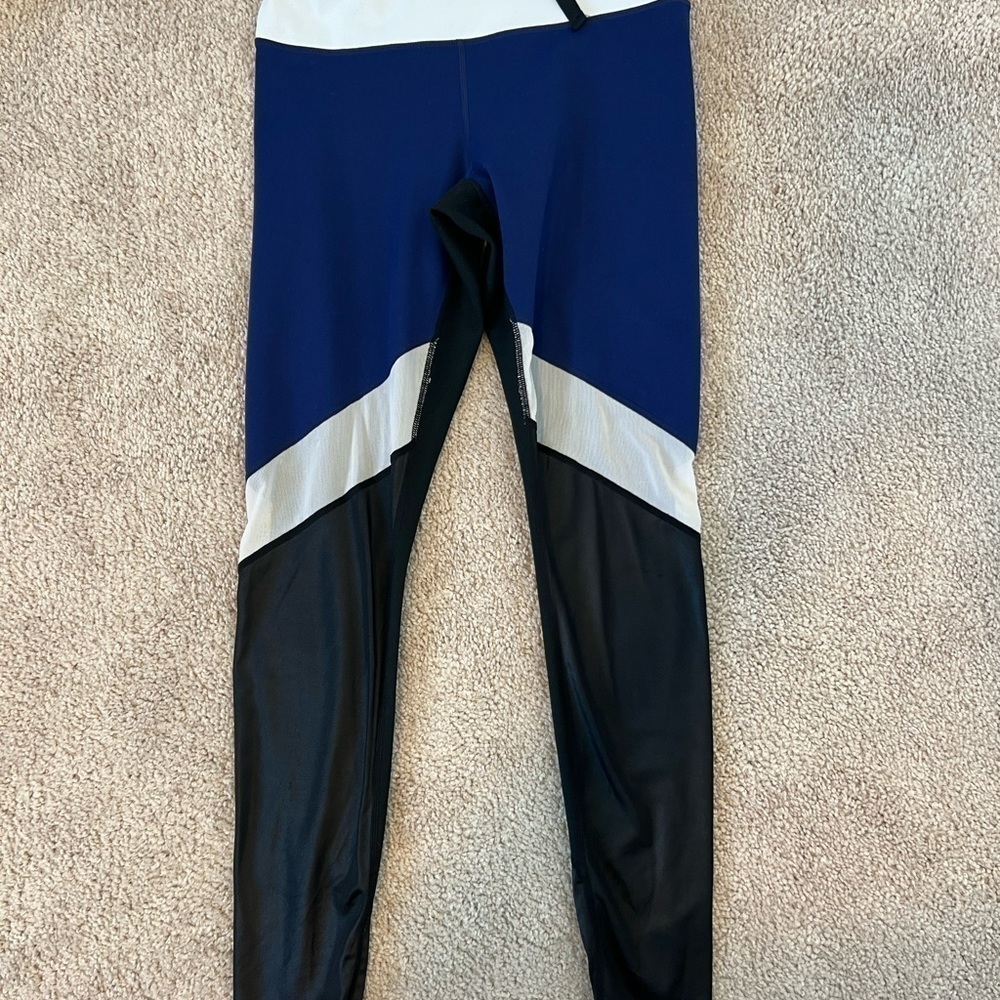 𝅺FABLETICS Women’s Black and Blue Leggings Fits‎ XS/S - Picture 2 of 7